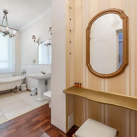 Pałacyk Deja Vu 3* Łódź