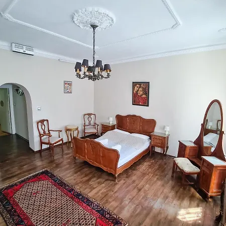 Pałacyk Deja Vu Hotel apartamentowy 3*